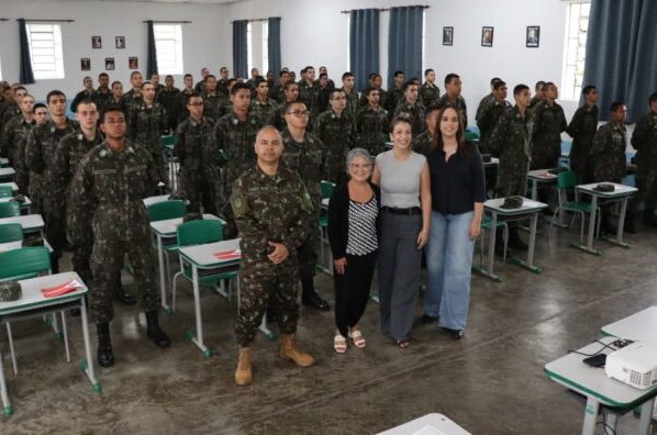Prefeito e primeira-dama participam de aula inaugural do Tiro de Guerra