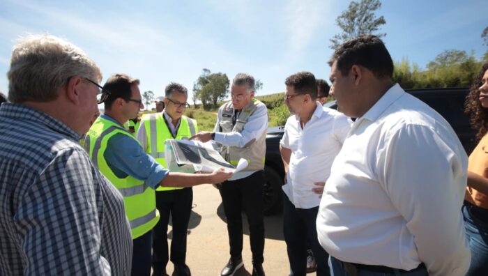 Prefeito vistoria estrada da Duchen com representantes do Estado e reforça pedido por alteamento
