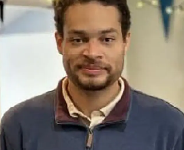 Quem é Cole Allen, o professor da Califórnia