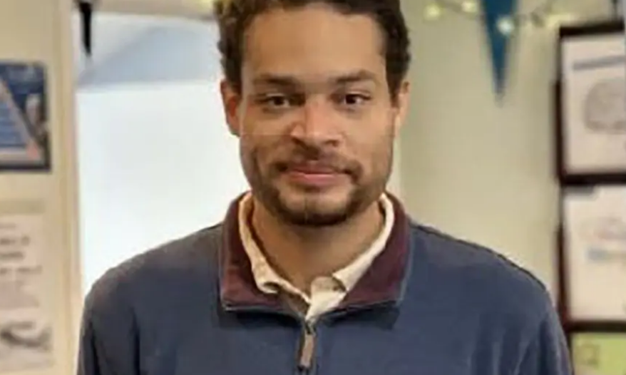 Quem é Cole Allen, o professor da Califórnia