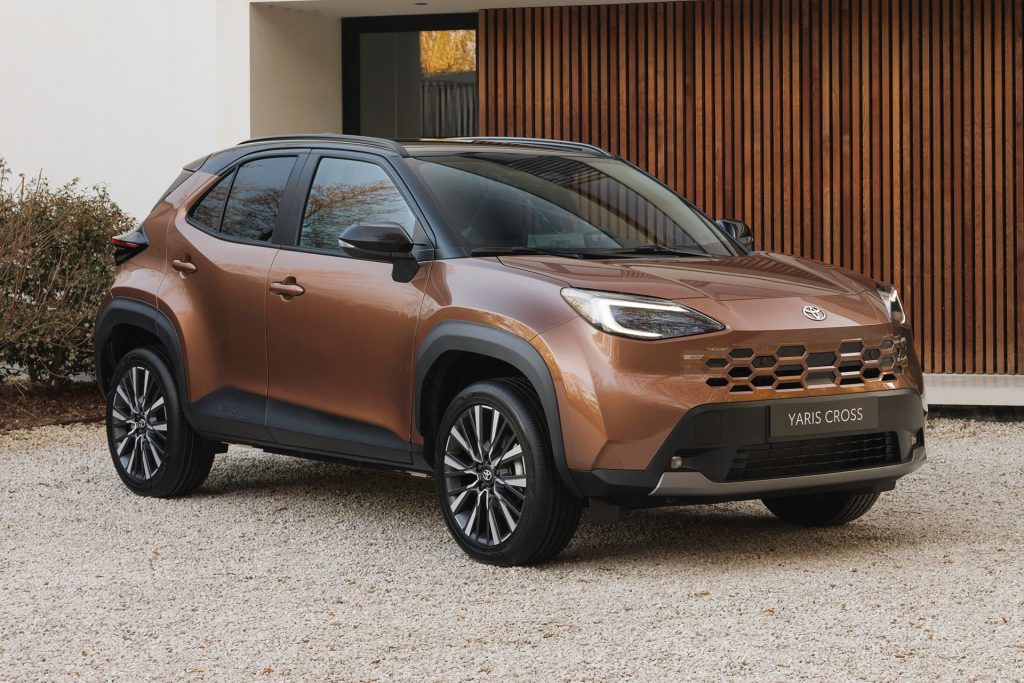 toyota yaris cross hev740