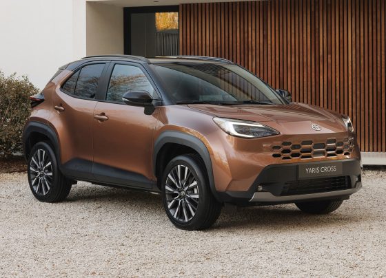 toyota yaris cross hev740