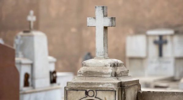 Cruz em sepultura no Oriente Médio (foto representativa: Portas Abertas)