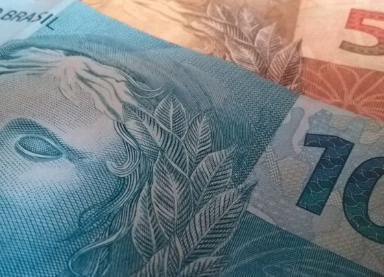 Com o fim da escala 6x1 aprovado, salários podem ficar menores no Brasil