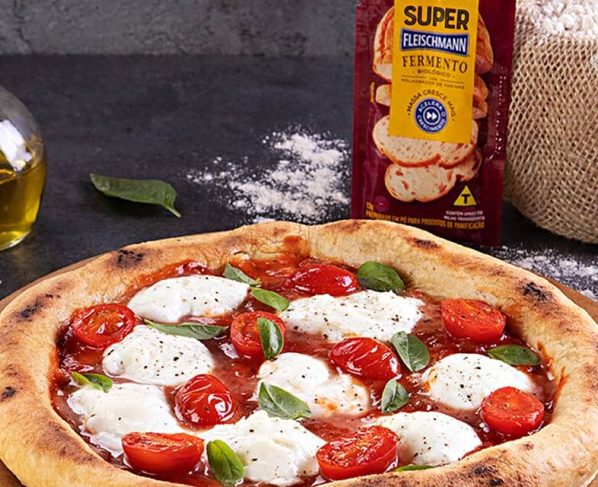 Faça uma deliciosa Pizza de Muçarela de Búfala com Tomate-cereja