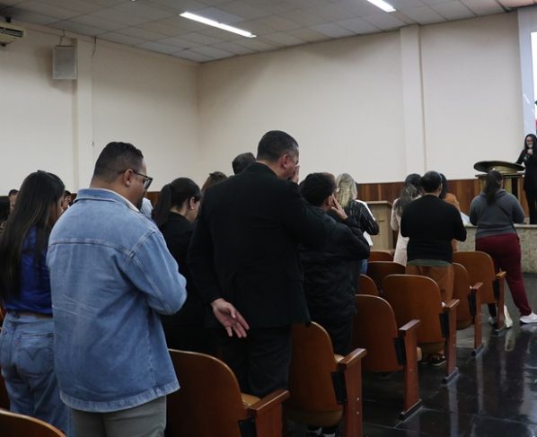 Consagração de pais de crianças atípicas reúne mais de 2 mil participantes no Brasil