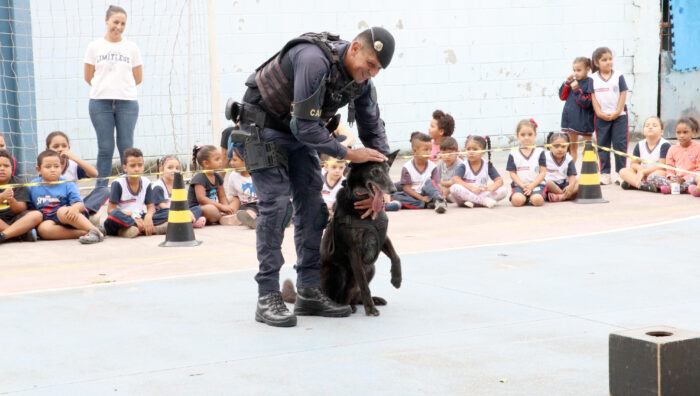 GCM de Suzano inicia nova série de apresentações do Canil nas escolas