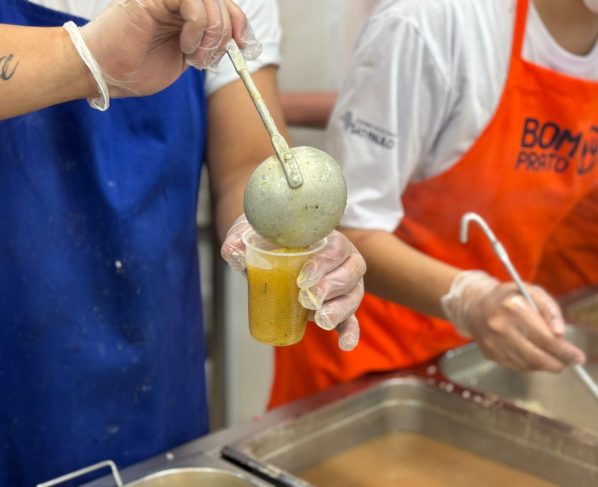 Governo de SP lança Bom Prato Inverno com caldos no jantar