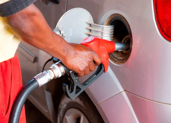 bomba de combustivel gasolina etanol diesel frentista posto de combustivel abastecer shutterstock 2