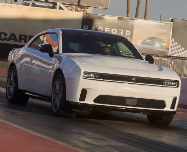 The all new Dodge Charger Daytona Scat Pack runs the quarter mil