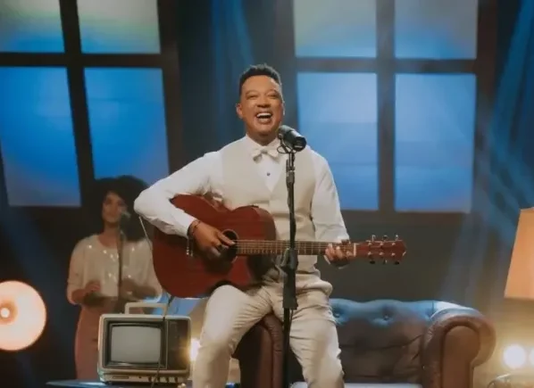 Marquinhos Gomes cantando (Foto: Reprodução)