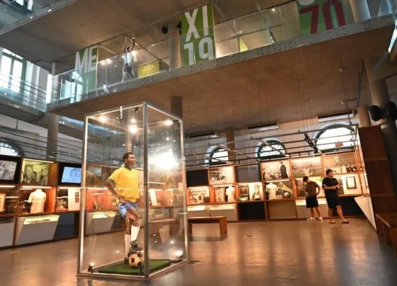 Acordo de cinco anos vai catalogar acervos históricos e colocar o Museu Pelé no centro do esporte