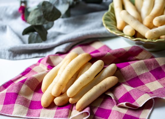 Petisco crocante de polvilho e batata doce