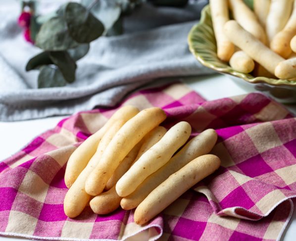 Petisco crocante de polvilho e batata doce