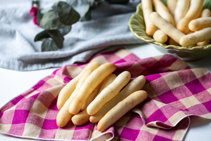Petisco crocante de polvilho e batata doce