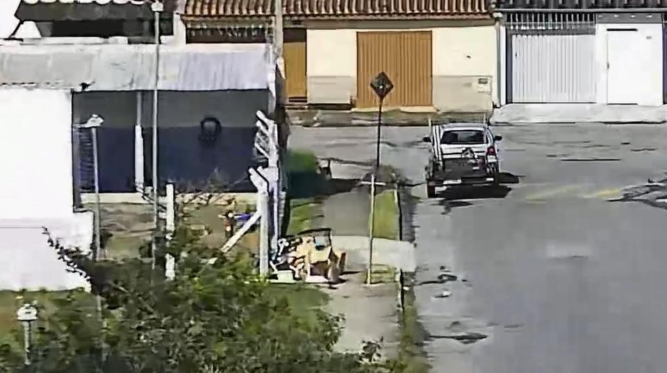 Câmeras do CGI flagram descarte irregular no Jardim Santa Helena; infrator é multado