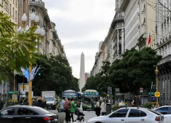 Representação da reconfiguração religiosa na Argentina com crescimento evangélico.