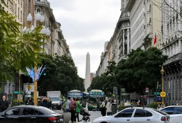 Representação da reconfiguração religiosa na Argentina com crescimento evangélico.