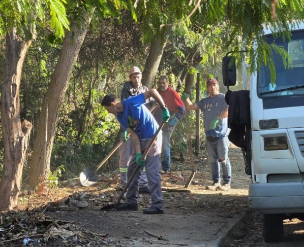 Força-tarefa da Prefeitura retira 43 toneladas de lixo e entulho de Área de Preservação Permanente no Jardim Mourisco
