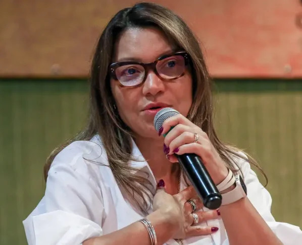 "Melhor aluna da Dilma": Janja viraliza e vira meme após falar "inresponsável" e "ploblemas" durante entrevista; assista