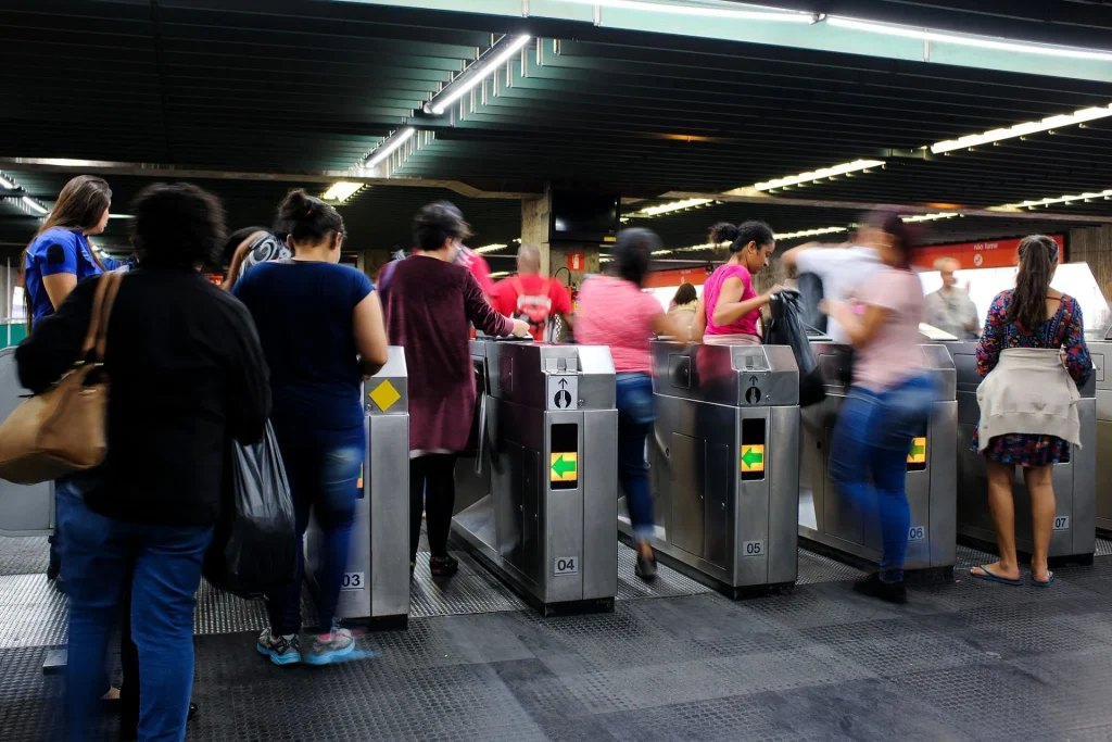Metrô tem reforço operacional para o jogo do Brasil