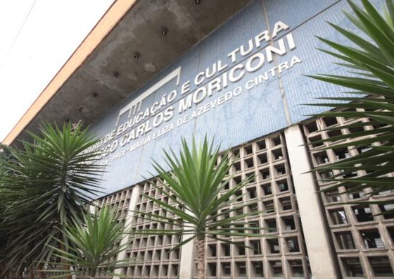 Moriconi recebe exposição ‘Toda Linha Começa de um Ponto’