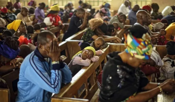 Culto em uma igreja cristã na Nigéria. (Foto: Reprodução)
