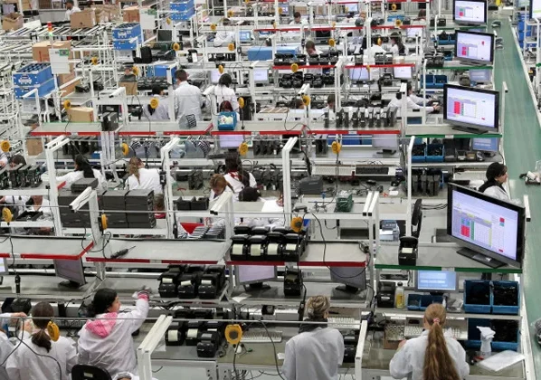 Setor de indústria concentra as vagas na capital nesta segunda-feira (27)