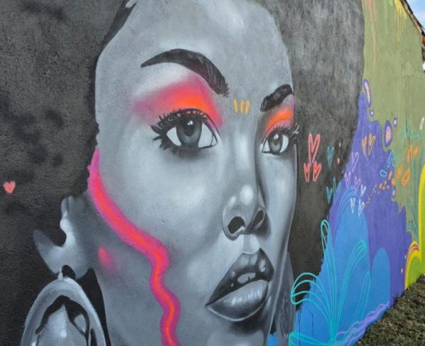 Área de lazer do Sítio Tangará recebe obras de requalificação e mural artístico