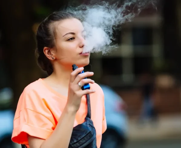 Entenda pesquisa que investiga se tabaco aquecido em dispositivos pode favorecer surgimento de esclerose múltipla​