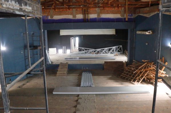 Obras de modernização do Teatro Dr. Armando de Ré avançam com reconstrução da cobertura