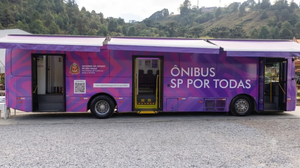 Ônibus itinerante com serviços para mulheres estará no Guarujá neste sábado (8)
